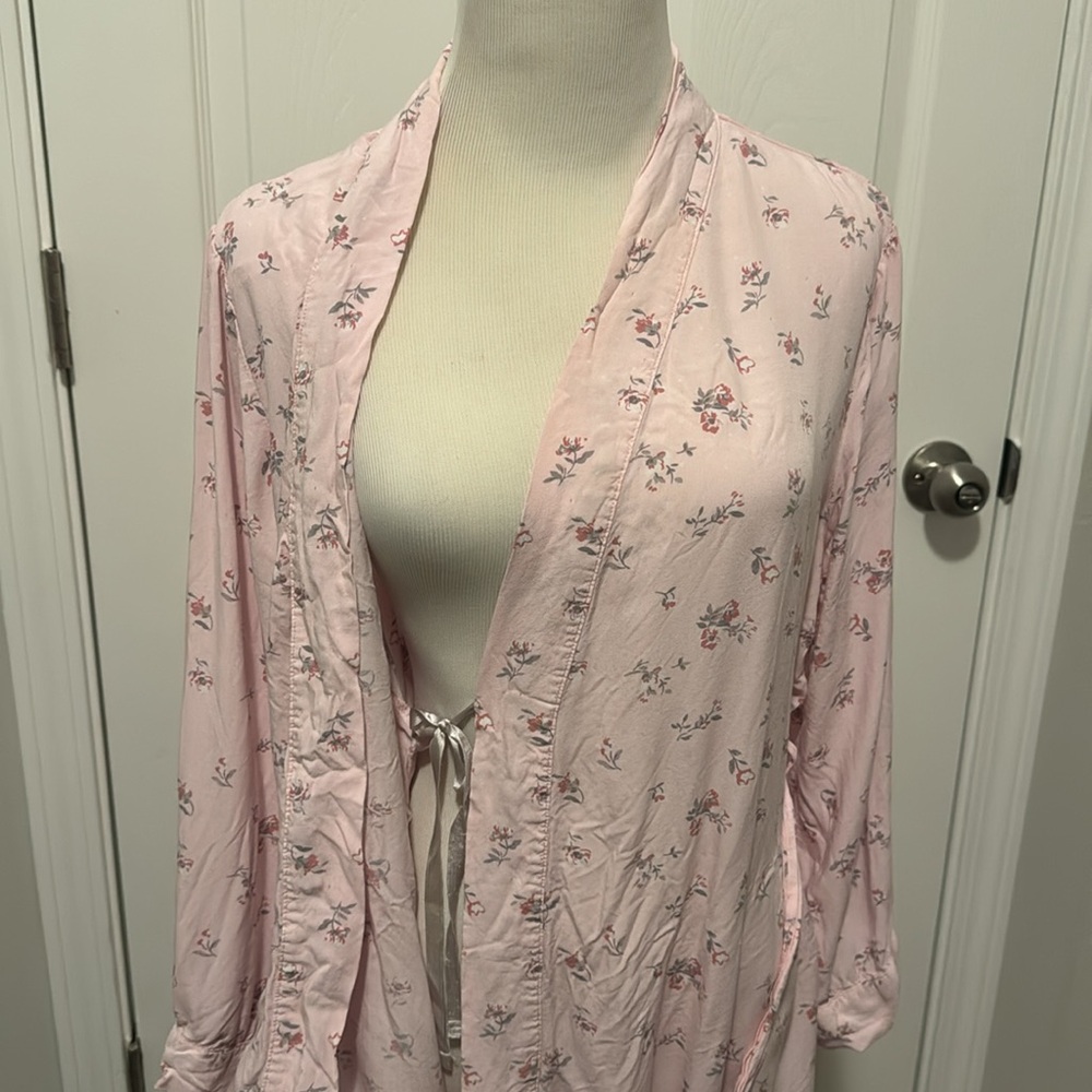 MAX Floral Robe - Picture 2 of 3